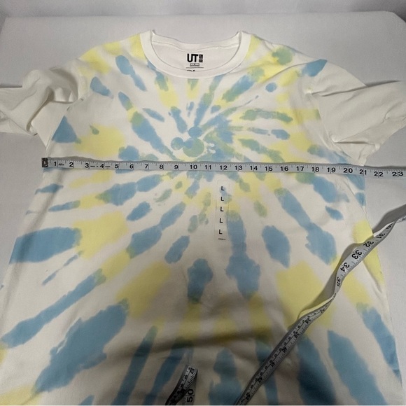 Uniqlo UT x Disney Disnep Hologram Original T-shirt - Picture 8 of 10